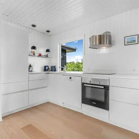 Holiday home Tabetha - 800m From The Sea By Interhome