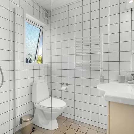 Tabetha - 800m From The Sea By Interhome Knebel
