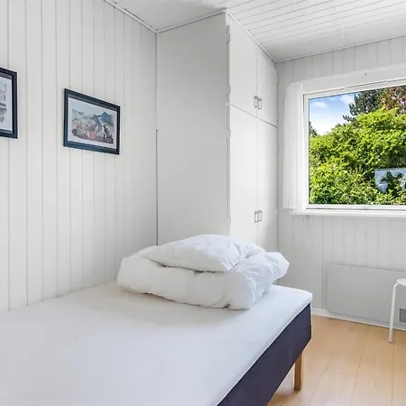 Holiday home Tabetha - 800m From The Sea By Interhome *