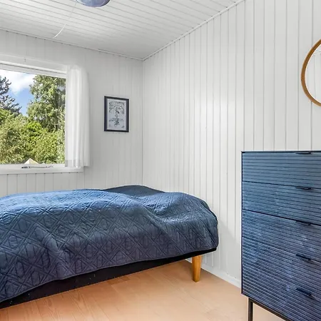Tabetha - 800m From The Sea By Interhome Knebel